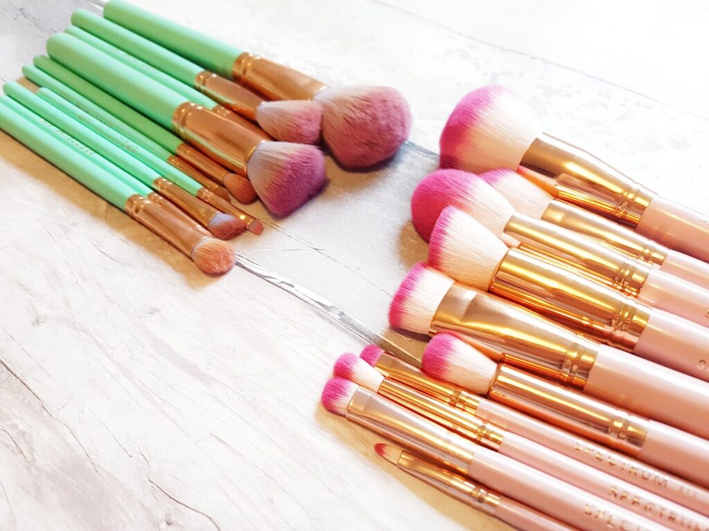 Close up photo of 20 make-up brushes from Spectrum Collections