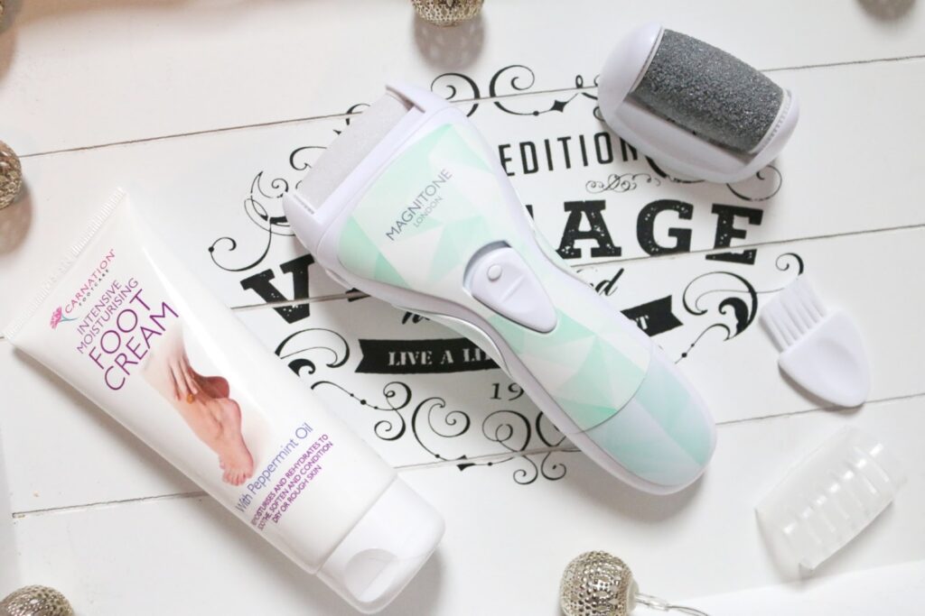 Photo of theWell Heeled Pedi from Magnitone on a white tray taken by Jordanne Ofaglasgowgirl
