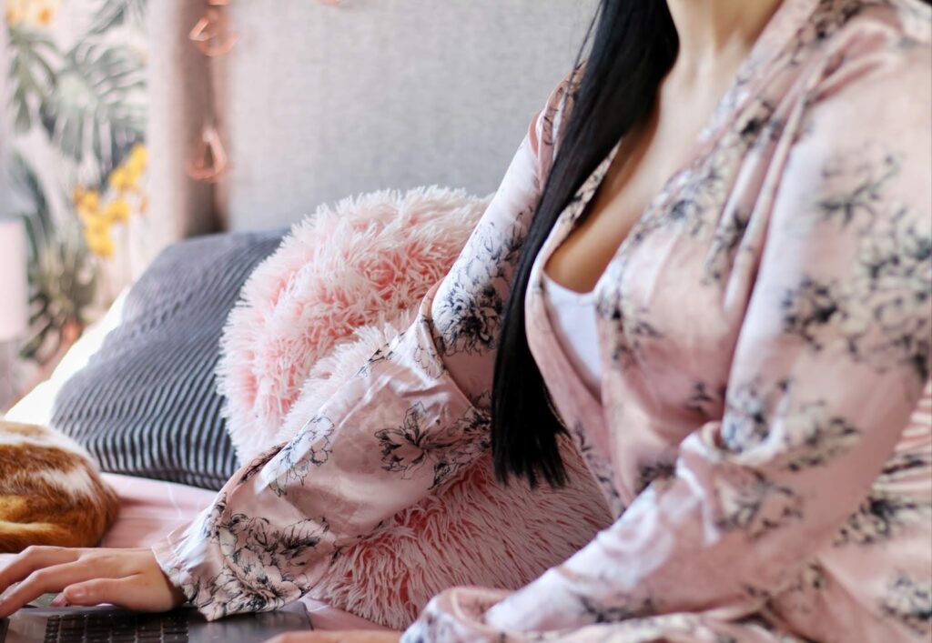 Relationship with social media Relationship with social media - Close up photo of Jordanne from Thelifeofaglasgowgirl sitting on a bed in a pink dressing gown