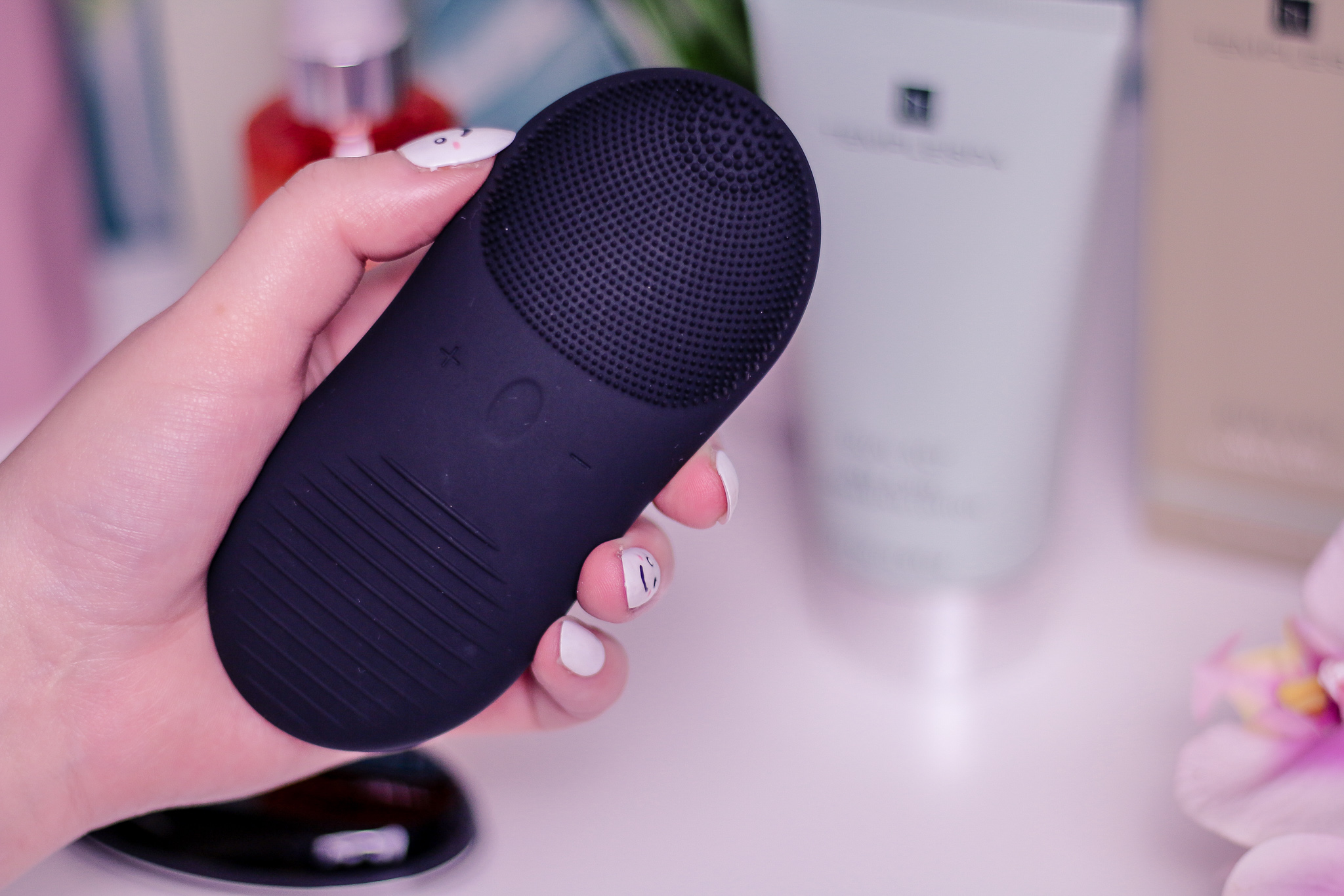 Temple Spa Clean up your act facial cleansing brush Close up of the Temple Spa Clean up your act facial cleansing brush