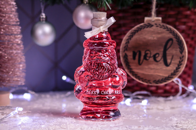 Close up of the Il Gusto miniature Santa bottle