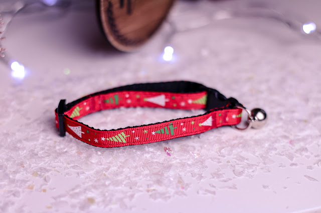 close up of the Cool Cat Collars festive tree cat collar in colour red