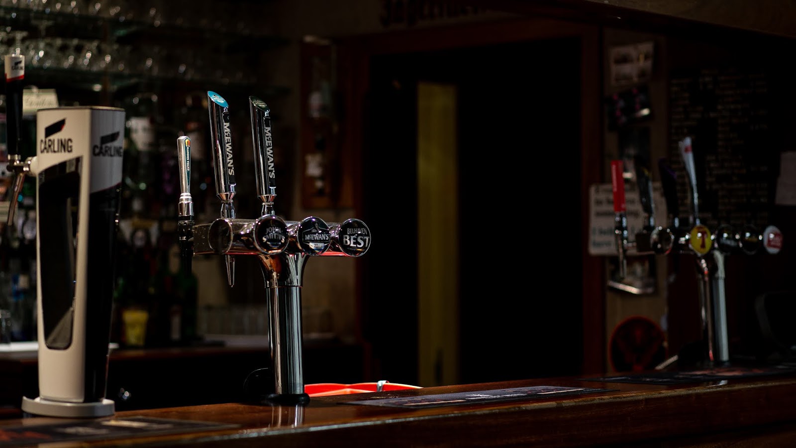 Photo of a bar by Jordanne lee creative Close up photo of a bar with a beer tap - Photo by Jordanne lee creative