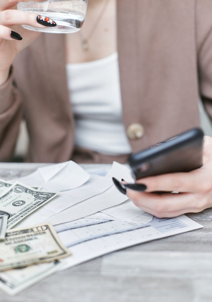 7 Money Saving Tips - Stock photo from pexels by Mikhail Nilov