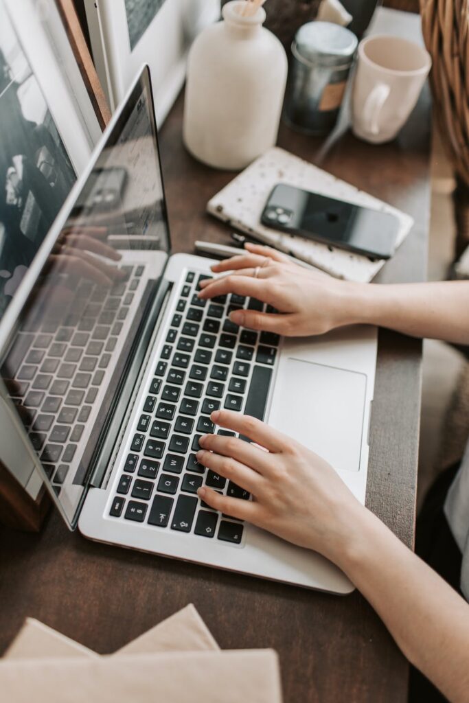 5 Blog Commenting Mistakes You Need to Avoid - Stock photo from pexels by Vlada Karpovich of a woman on a laptop