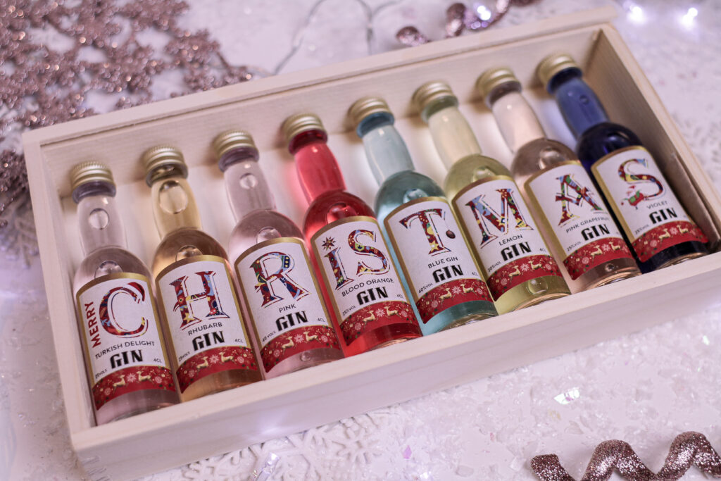 Close up photo of the IL Gusto Christmas Gift Tasting Gin Set open