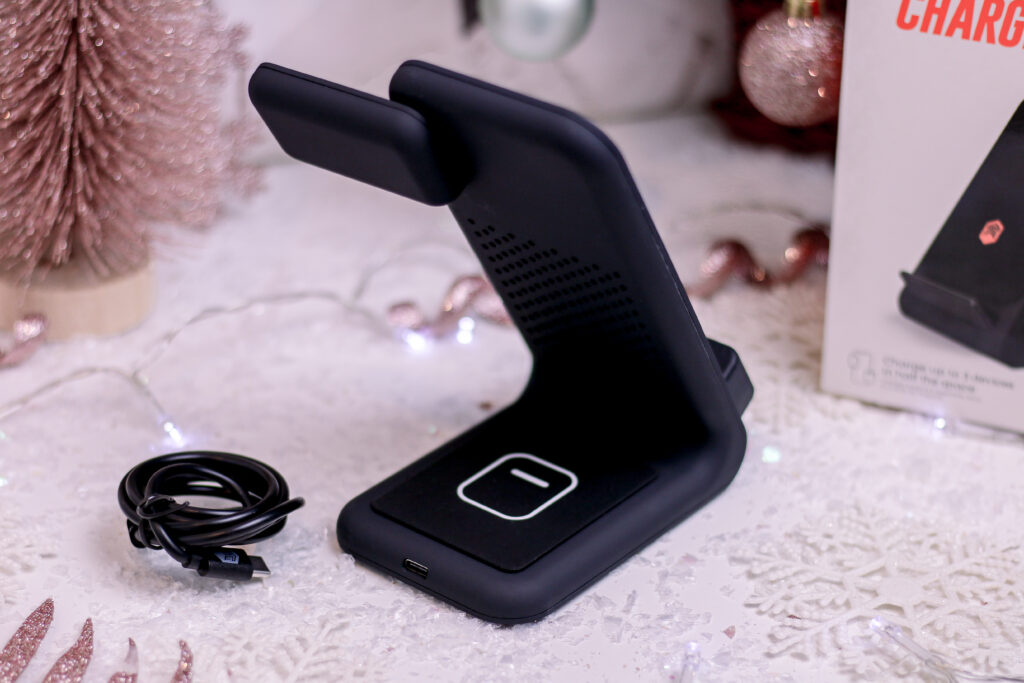 Close up photo of the back of the ChargeTree Swing in black 